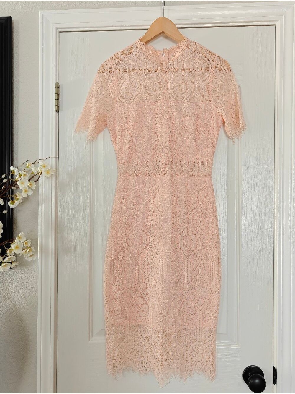Lulu's Short Sleeve Lace Dress Size Small Pink Waist Peakaboo